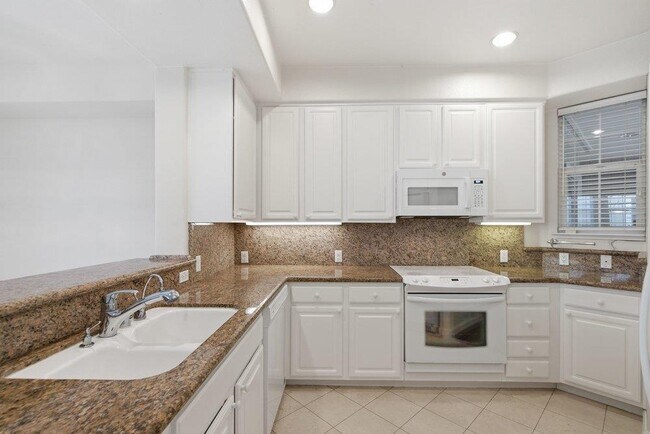 Building Photo - 880 Meridian Bay Ln