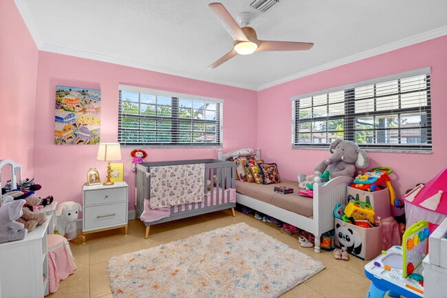 Building Photo - 435 Pine Villa Dr