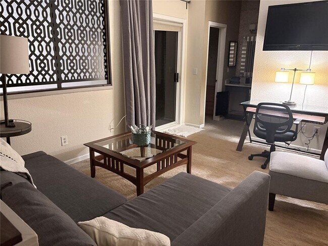 Building Photo - 10263 Gandy Blvd N