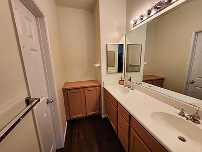 Building Photo - Updated with Pool, 3 Bd 2.5 Ba Chula Vista...