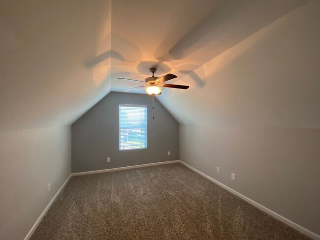 Building Photo - Amazing Murfreesboro Location / Fenced in Yard / Back Patio / Tons of Storage / Upstairs Bonus Ro...