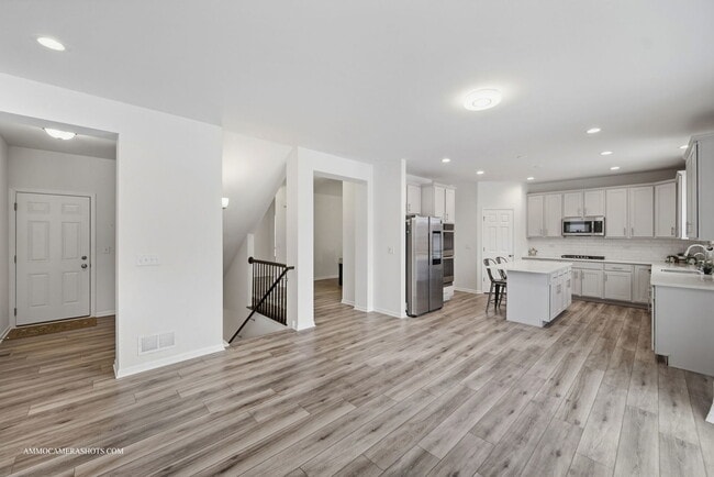 Building Photo - 26305 W Milestone Dr