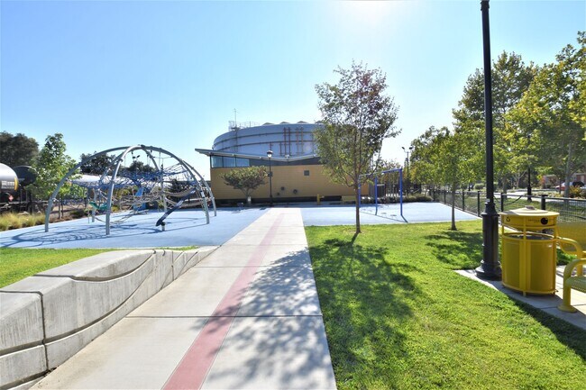 Building Photo - 845 Bronze Ln