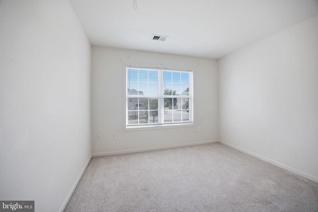 Building Photo - 20 Pinehurst Ln