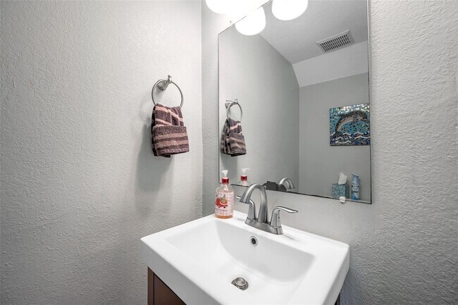 Building Photo - 4768 Coquina Key Dr SE