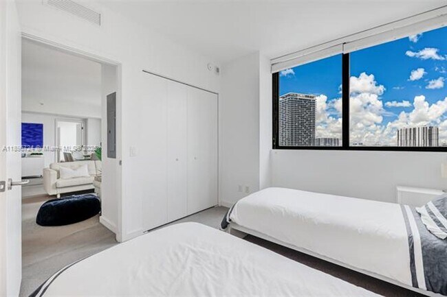 Building Photo - 501 NE 31st St