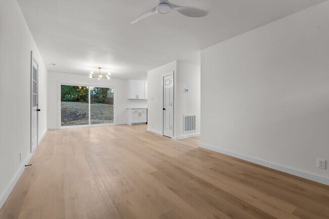 Building Photo - 6037 Dahlgren Ave