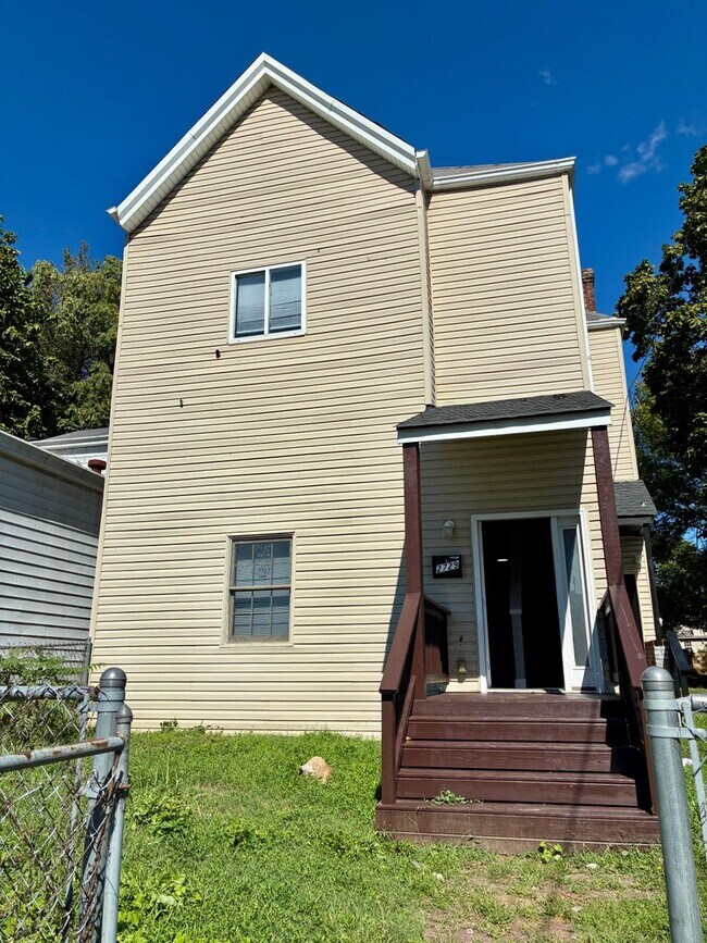 Building Photo - MOVE IN SPECIAL! $100 SECURITY DEPOSIT