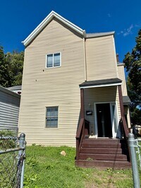 Building Photo - MOVE IN SPECIAL! $100 SECURITY DEPOSIT