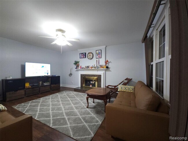 Building Photo - 45520 Morningside Dr