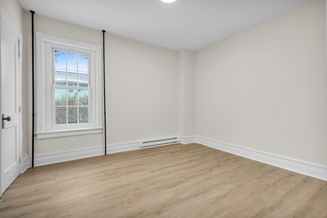 Building Photo - 109 N Sixth St