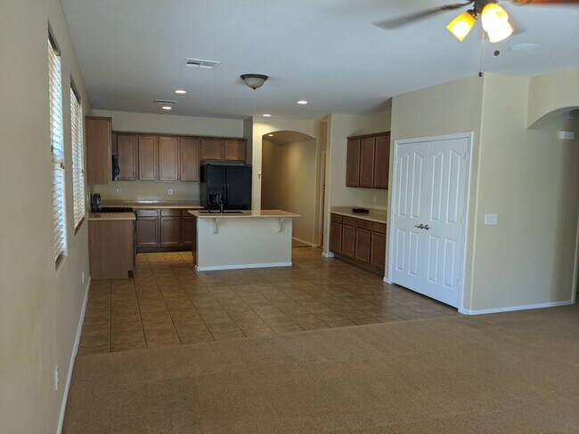 Building Photo - 4 bedroom 3 bathroom ranch home!