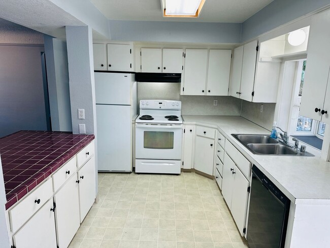 Building Photo - Charming Updated Home Centrally Located