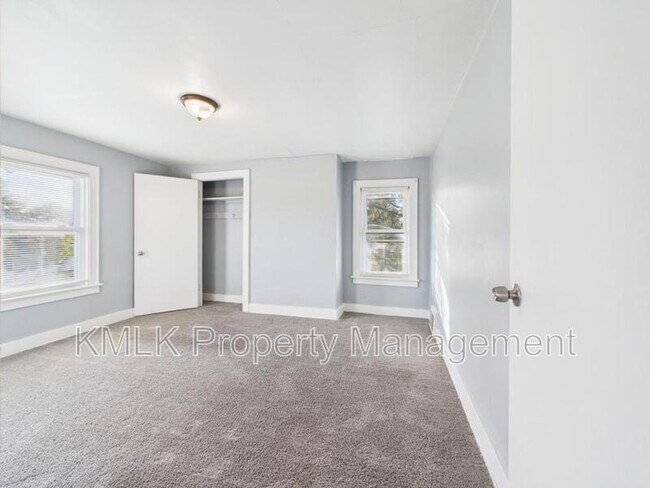 Building Photo - 903 Donald Ave