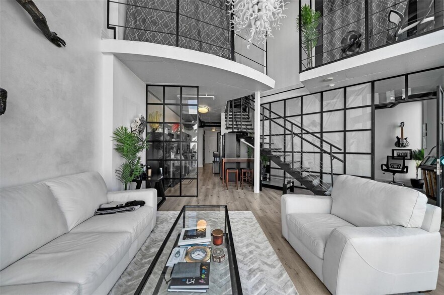 Building Photo - 690 SW 1st Ct