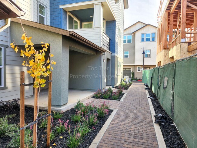 Building Photo - Newer Townhome at Penny Lane in Concord, 2...