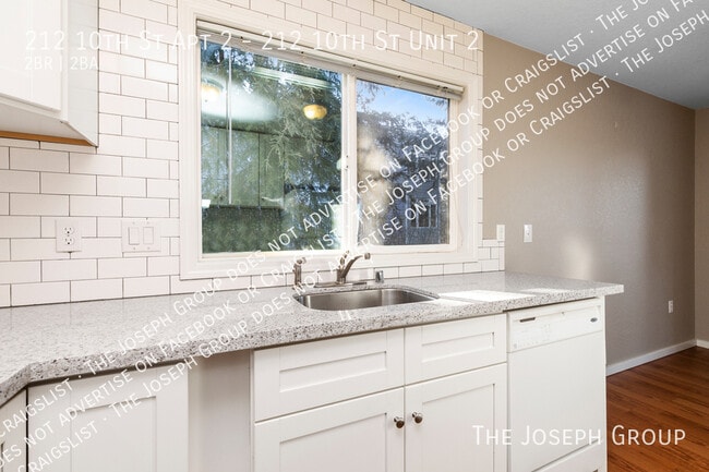 Building Photo - 212 10th St