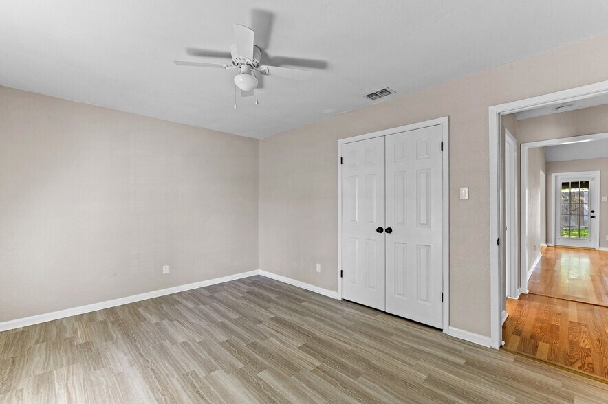 Building Photo - 7018 Taos Dr