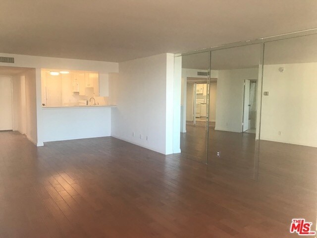 Building Photo - 4314 Marina City Dr