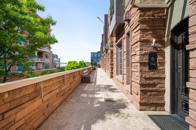 Building Photo - LUX 2BD, 2.5BA Brownstone in Cherry Creek ...
