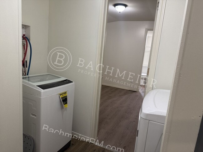 Building Photo - 2 Bedroom 2 Bathroom Single Family Home - Centrally Located