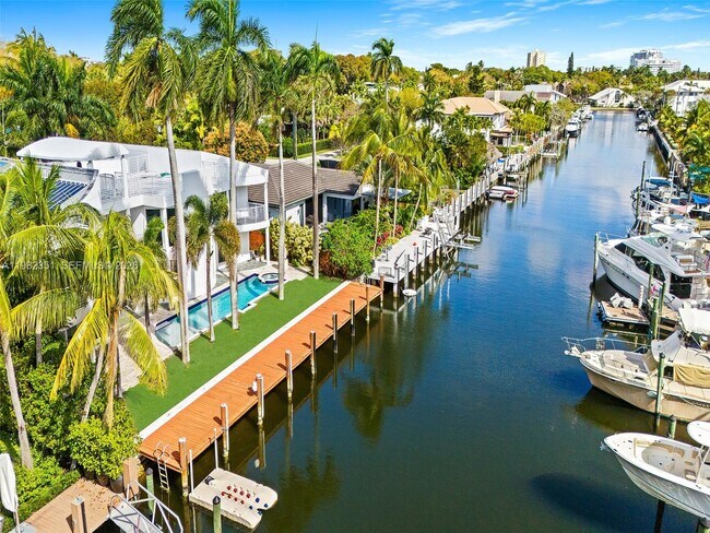 Building Photo - 450 Victoria Terrace