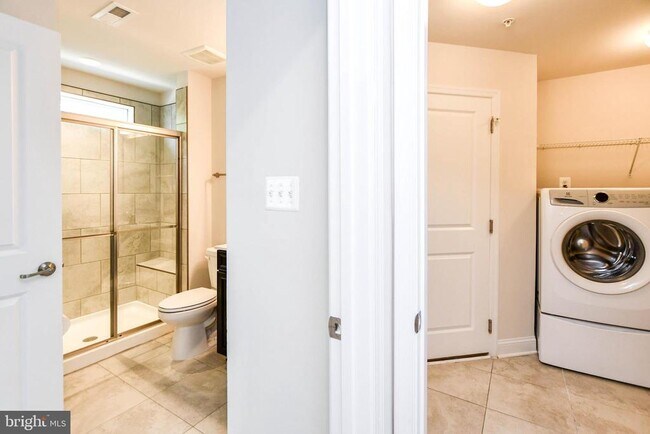 Building Photo - 7102 Druce Way