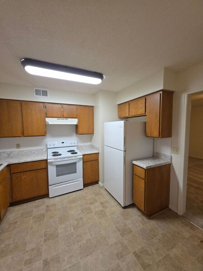 Building Photo - 611-615 N Greenwich Ave