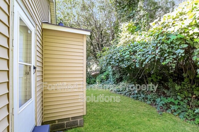 Building Photo - 1704 Lincoln Ave