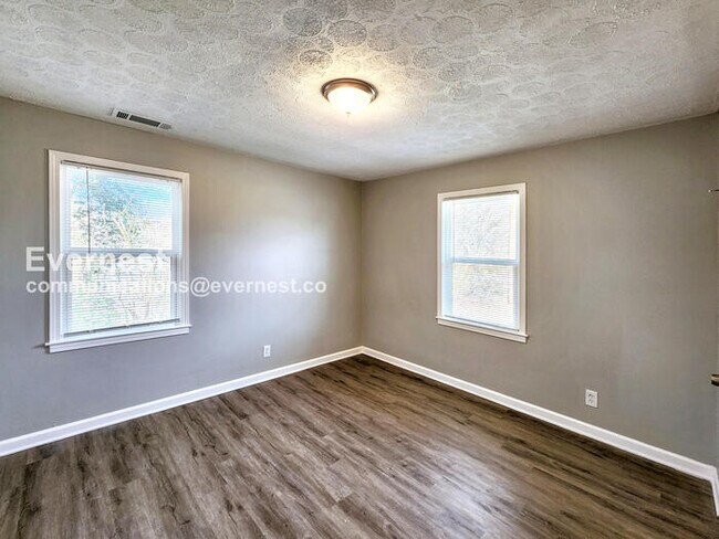 Building Photo - 332 Cherry St