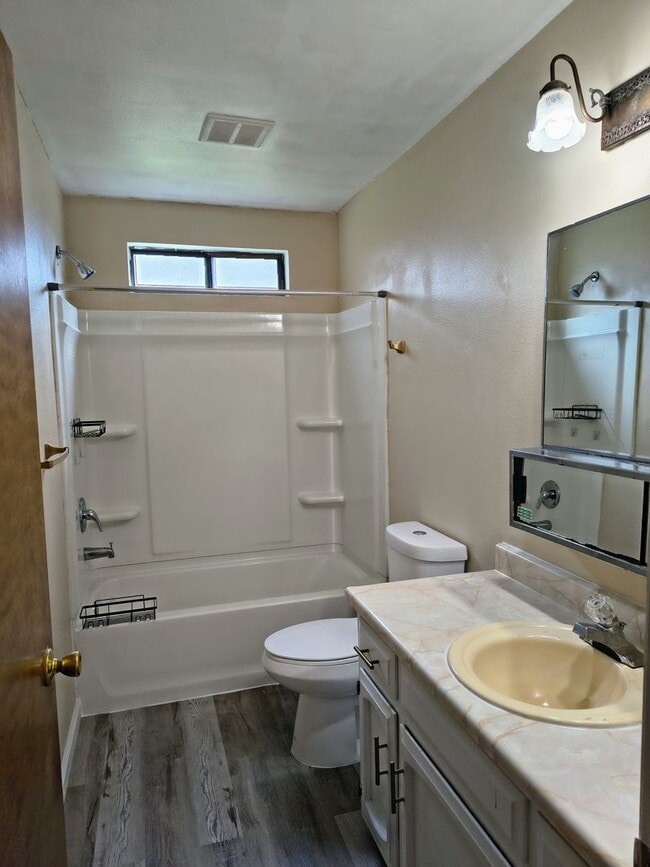 Building Photo - 4 Bed Happy Valley Home – Large Yard – Available Now