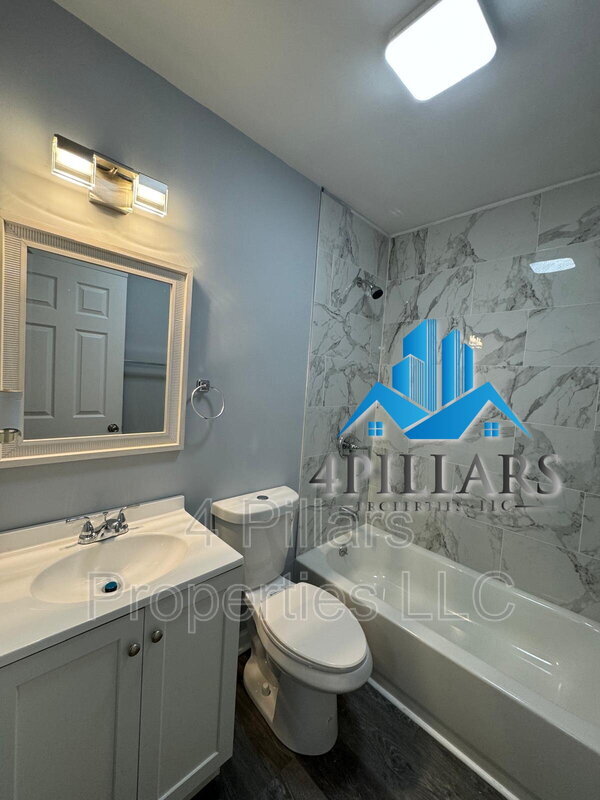 Building Photo - 3904 Deodar St