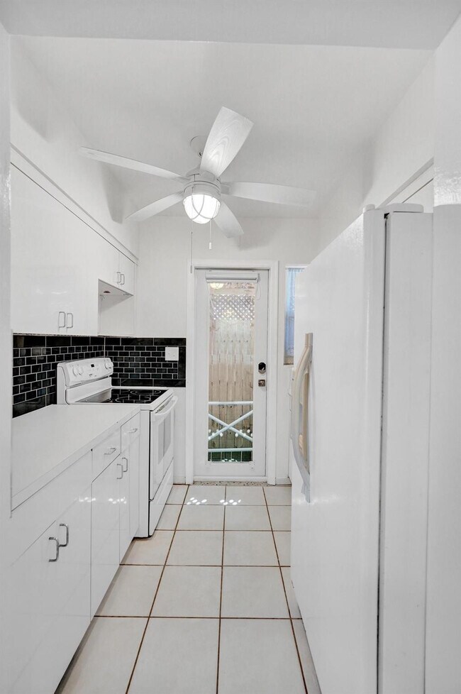 Building Photo - 326 Madison St