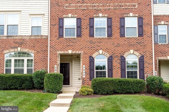 Building Photo - 5822 Oakdale Vlg Rd