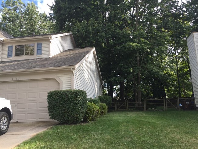 left side - 1343 Sprucewood Ct