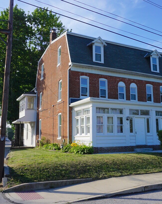 Primary Photo - 15 E Gay St