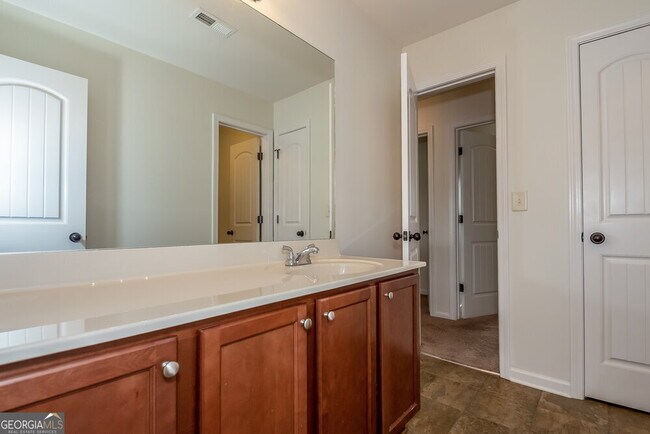 Building Photo - 3563 Walking Stick Way NE
