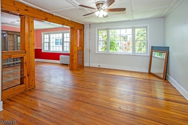 Building Photo - 16 E Munson Ave