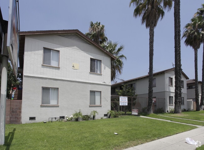 Building Photo - 11445-11449 Sherman Way