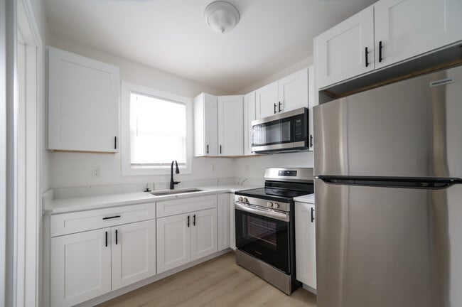 Building Photo - Elmgrove Ave