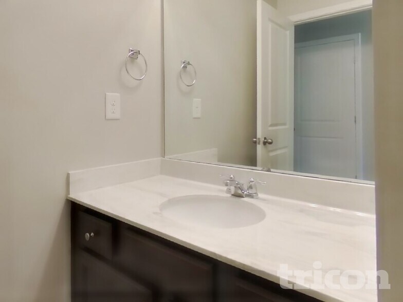 Building Photo - 177 Magnaview Dr