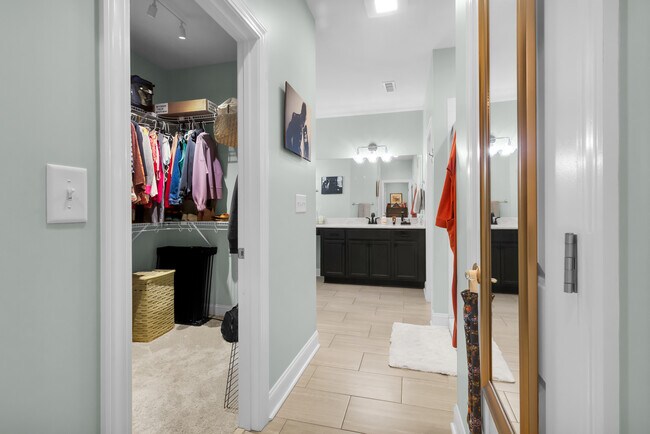 Building Photo - 137 Shoreview Dr