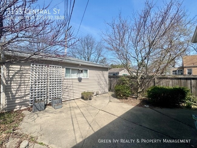 Building Photo - 3133 Central St