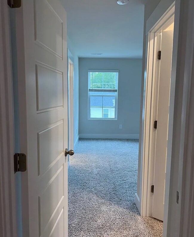 Building Photo - Desirable 3/2.5 Townhome Available Novembe...