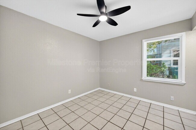 Building Photo - 816 S Crockett St