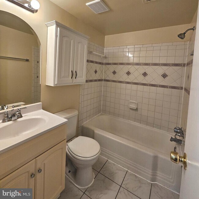 Building Photo - 7723 Donnybrook Ct