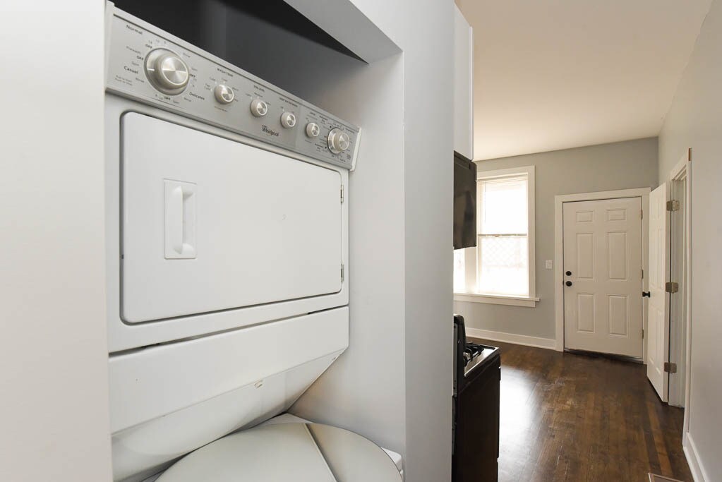 Building Photo - 1922 N Wilmot Ave