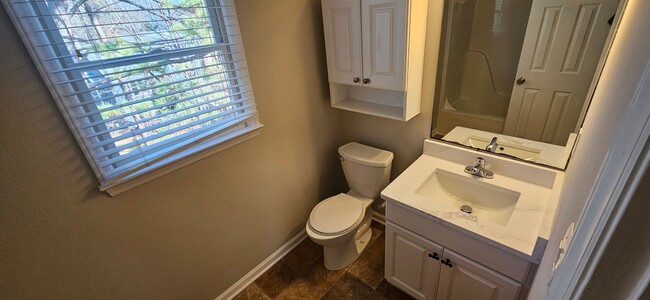 Building Photo - Beautiful, Hard to Find 4br/2.5ba in Cary! Available Now!