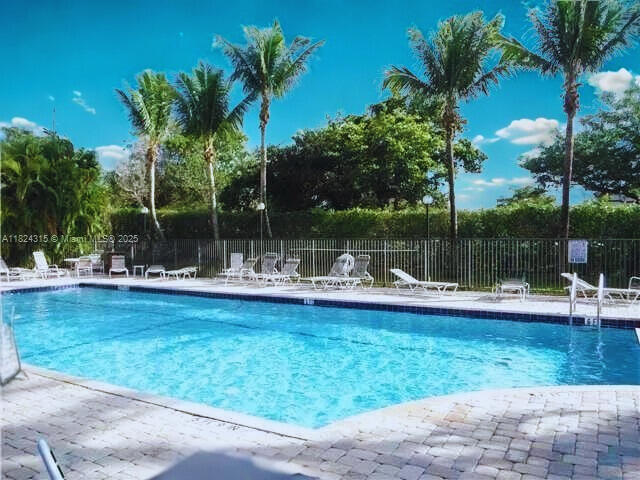 Building Photo - 1910 Belmont Pl