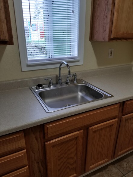 LARGE FARM STYLE SINK - 1715 Anderson St